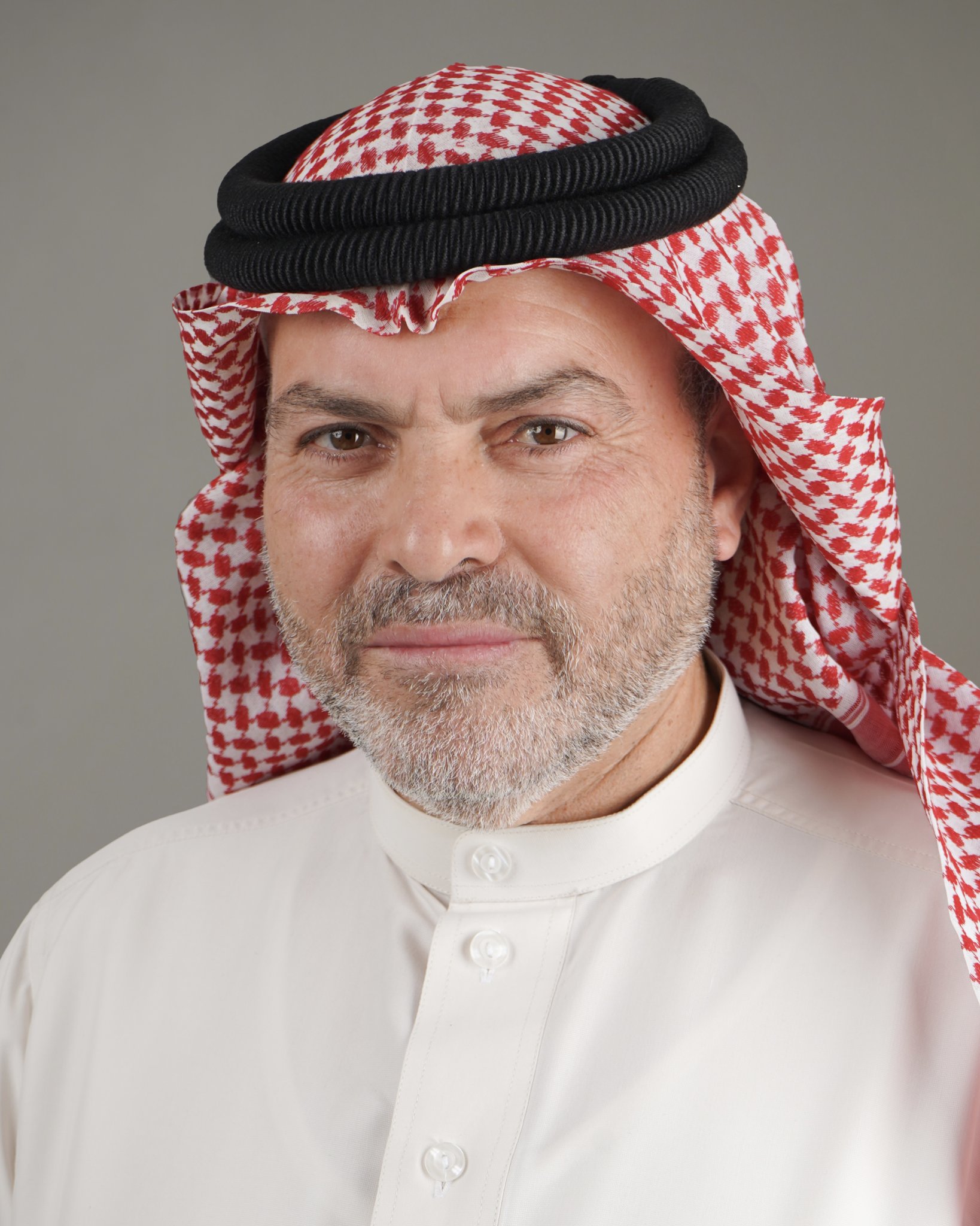 الأستاذ طاهر عيسى آل درويش