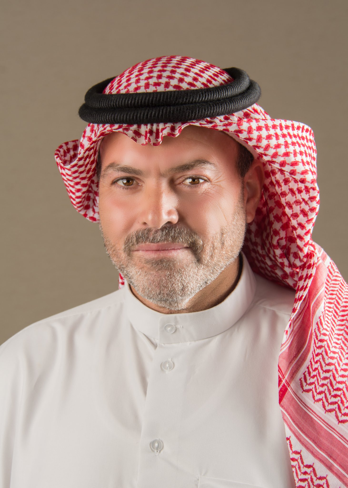 الأستاذ طاهر عيسى آل درويش