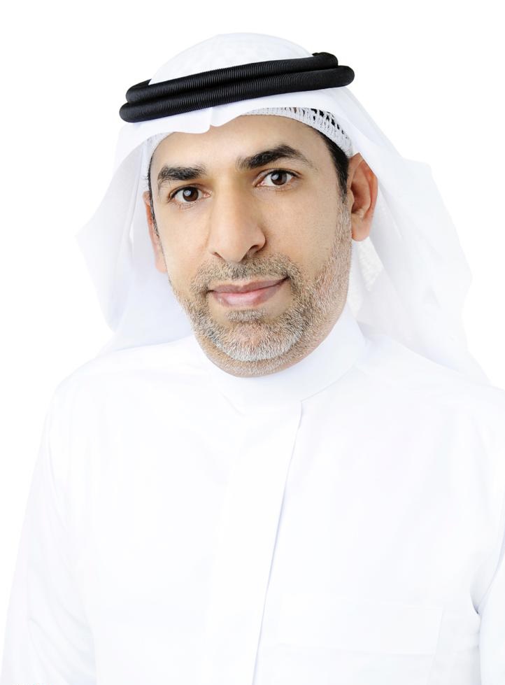 الأديب والروائي السعودي عبدالعزيز آل زايد