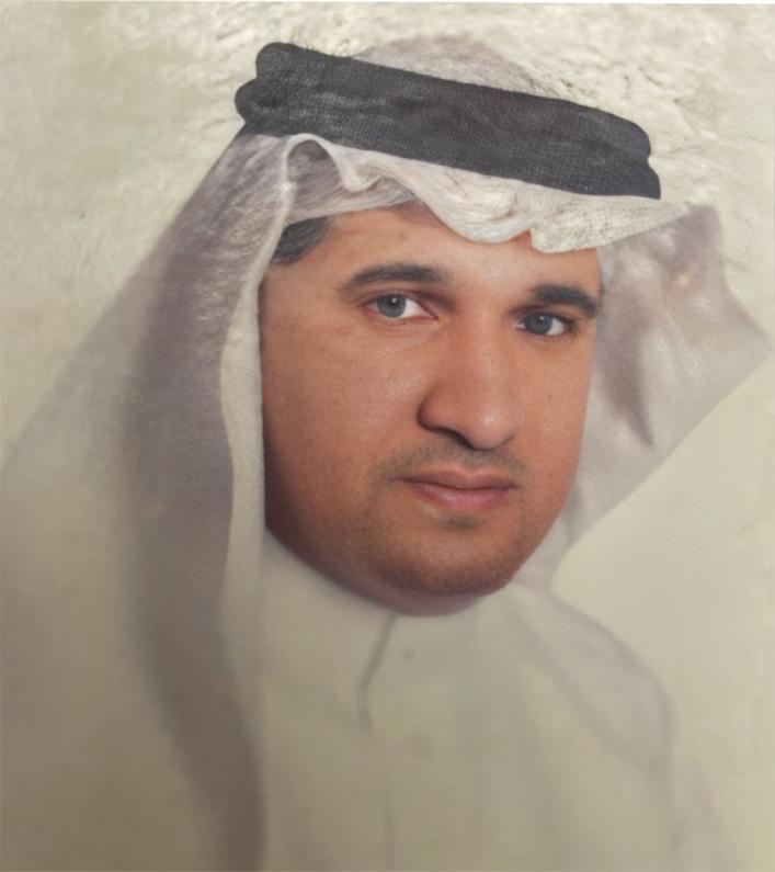 كاتب المقال